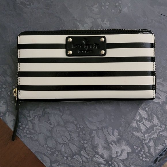 kate spade Handbags - Kate Spade Wellesley striped Stacy wallet